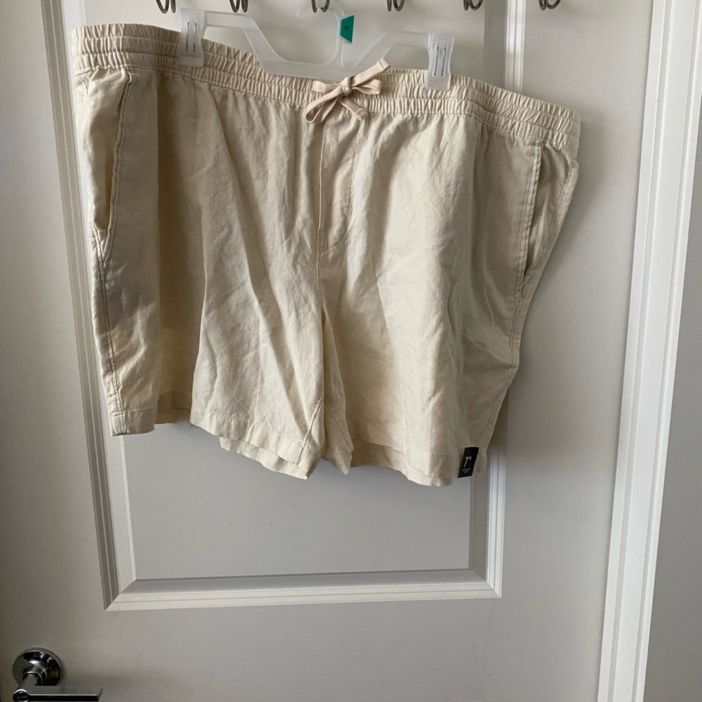 No Boundaries Cream Flat Front Shorts Relaxed Fit
